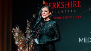 Sofya’da düzenlenen 18. Smile of the Year diş hekimliği ödül töreninde, 14 ülkeden 77 klinik vaka yarıştı. Dijital protokol, aligner ortodontisi ve seramik gülüş tasarımı gibi kategorilerde uluslararası başarılar ödüllendirildi. Ayrıntılar DentissCom’da.