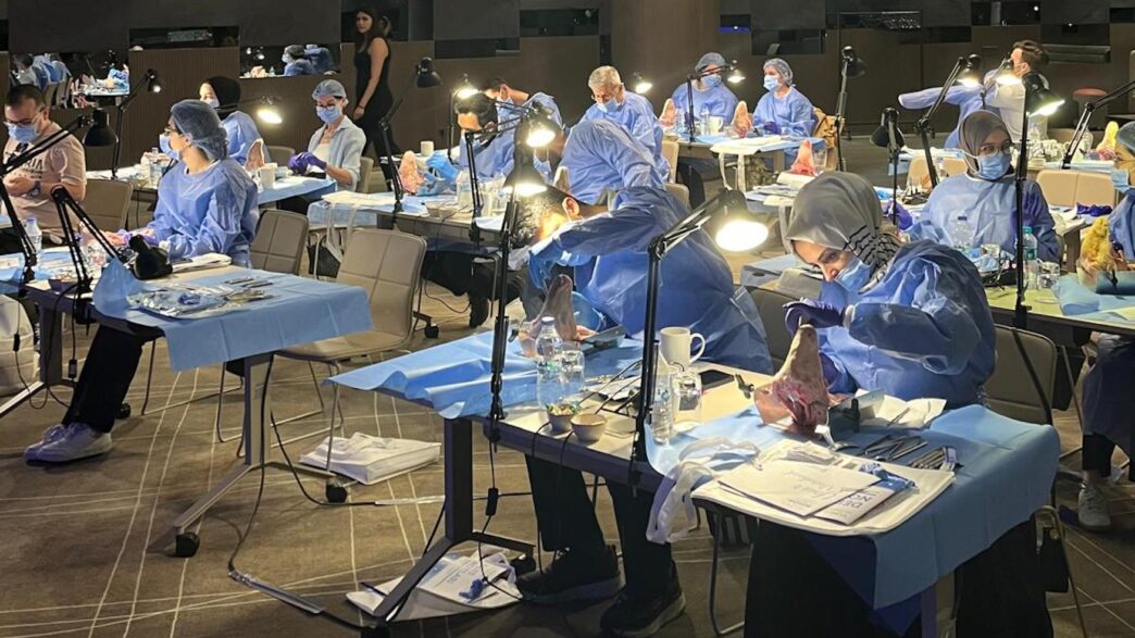 Mezuniyet sonrası diş hekimliği eğitim organizasyonlarında 20 yıla yakın deneyime sahip İlhan Köse, 2025 yazında Dentis Akademi’yi kurdu. Akademi, sektörün hem en yenisi hem tecrübelilerinden biri olmasıyla dikkat çekiyor. Çalışmalarını sorduğumuz Dentis Akademi Kurucusu İlhan Köse, yeni eğitimlerin de müjdesini verdi.