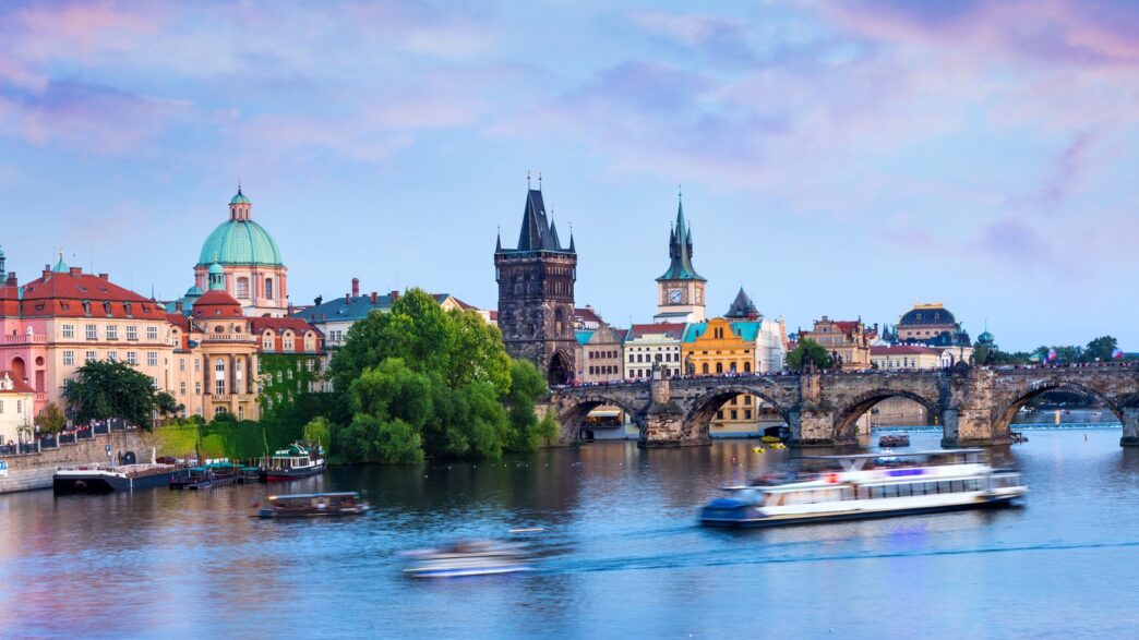 FDI Dünya Dişhekimliği Kongresi 2026, 4–7 Eylül tarihlerinde Prag’da yapılacak. Yapay zekâ ve dijital dişhekimliği temalı kongre, bilimsel oturumlar, fuar ve özel gala gecesiyle dünyanın dört bir yanından diş hekimlerini bir araya getirecek.