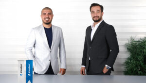 Steelsa Dental, dental sektörde 20 yıla yakın tecrübeye sahip bir ekip tarafından 2025 yılında kuruldu. El aletlerinde geniş bir ürün yelpazesi sunan şirket, diş hekimlerinin ihtiyaçlarına uygun özel üretim de yapıyor. Şirketin Kurucu Ortaklarından Çağrı Yılmaz ve Pazarlama Direktörü Emre Gül’e çalışmalarını, hedeflerini sorduk.
