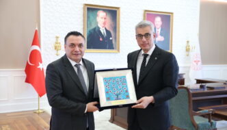 İMPLANTDER Başkanı Oğuz Akyüz ve Sağlık Bakanı Prof. Dr. Kemal Memişoğlu